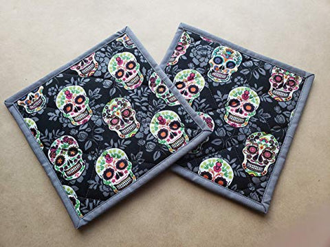 Sugar Skull Themed Potholders Set of 2 Pair Día de Muertos Kitchen Linens Day of the Dead Home Decor Quilted Hot Pads Insulated Trivets Black Grey Halloween Gifts Under 20 Handmade Pot Holders